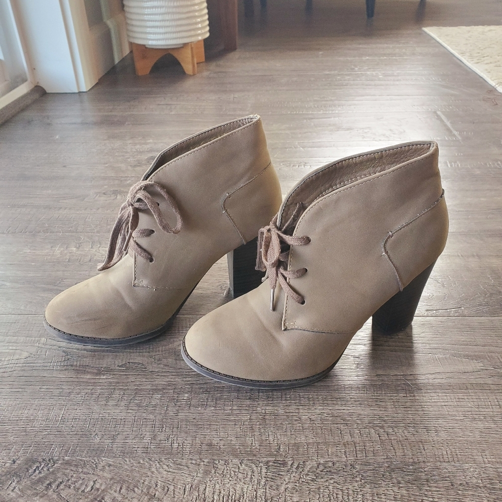 Adorable Lace up Booties!